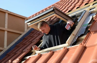 Pose de fenêtres de toit Velux à Écausseville
